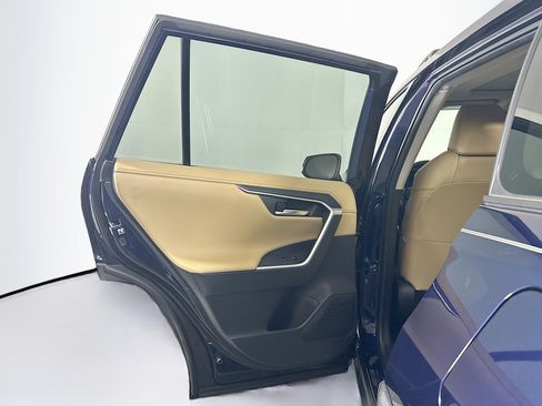 Used 2019 Toyota RAV4 Limited image 27