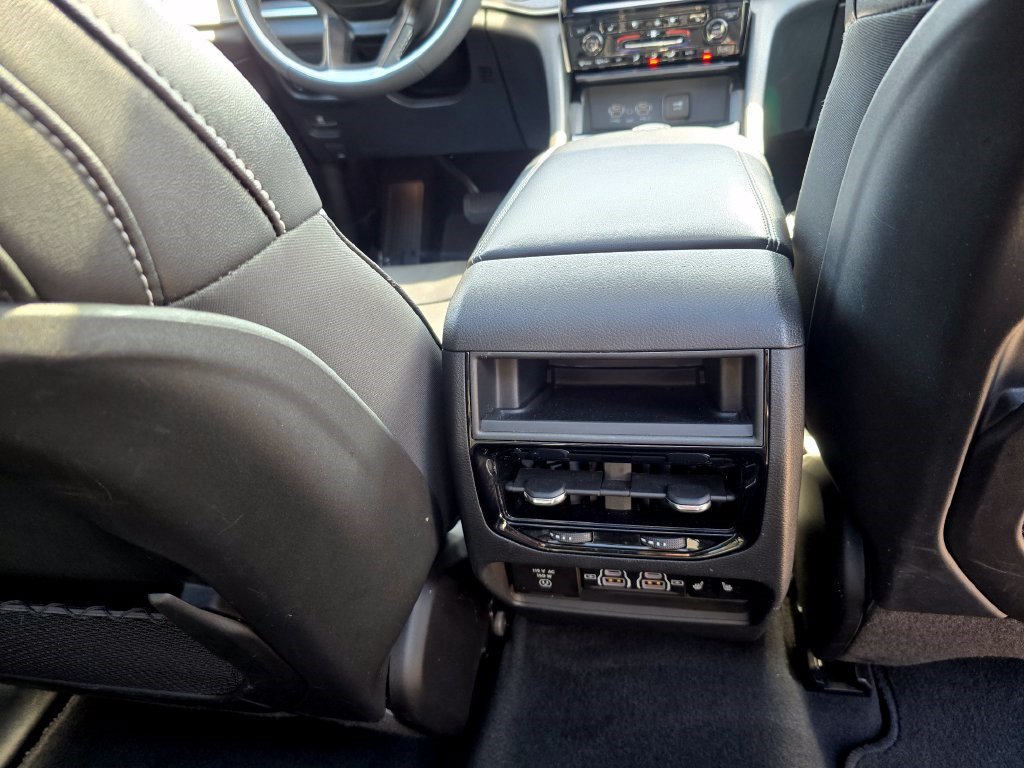 Used 2024 Jeep Grand Cherokee Limited w/ Luxury Tech Group II AWD/4WD image 36