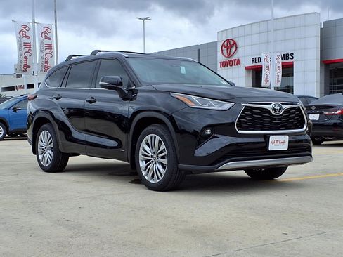 New 2026 Toyota Highlander Platinum AWD/4WD image 3