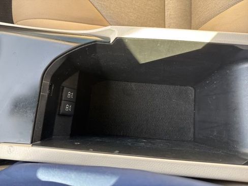 Used 2020 Toyota Camry LE image 38