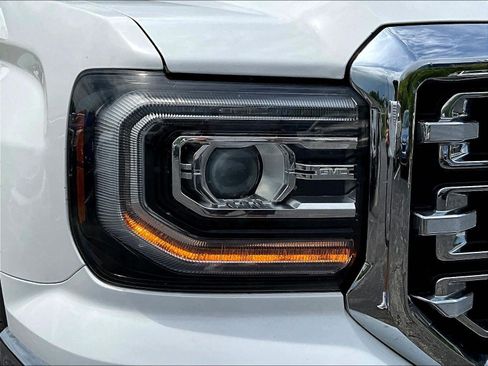 Used 2018 GMC Sierra 1500 SLT AWD/4WD image 32