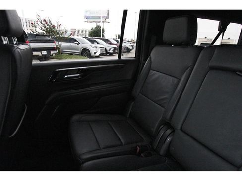 Used 2025 Chevrolet Suburban LT AWD/4WD image 11