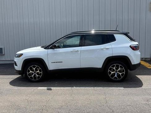 Used 2025 Jeep Compass Limited AWD/4WD image 2