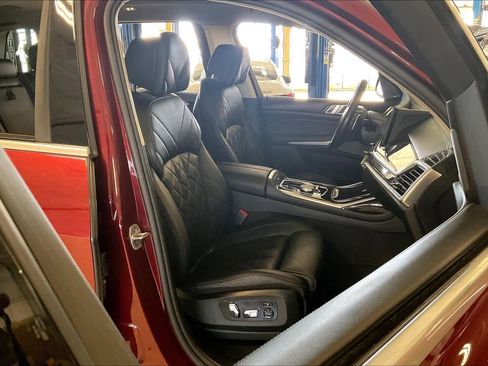 Used 2024 BMW X7 xDrive40i image 9
