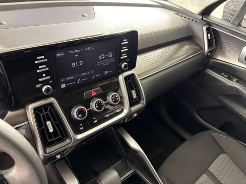 Used 2023 Kia Sorento LX FWD image 34