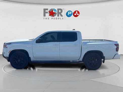 Used 2023 Nissan Frontier SV w/ Midnight Edition Package image 2