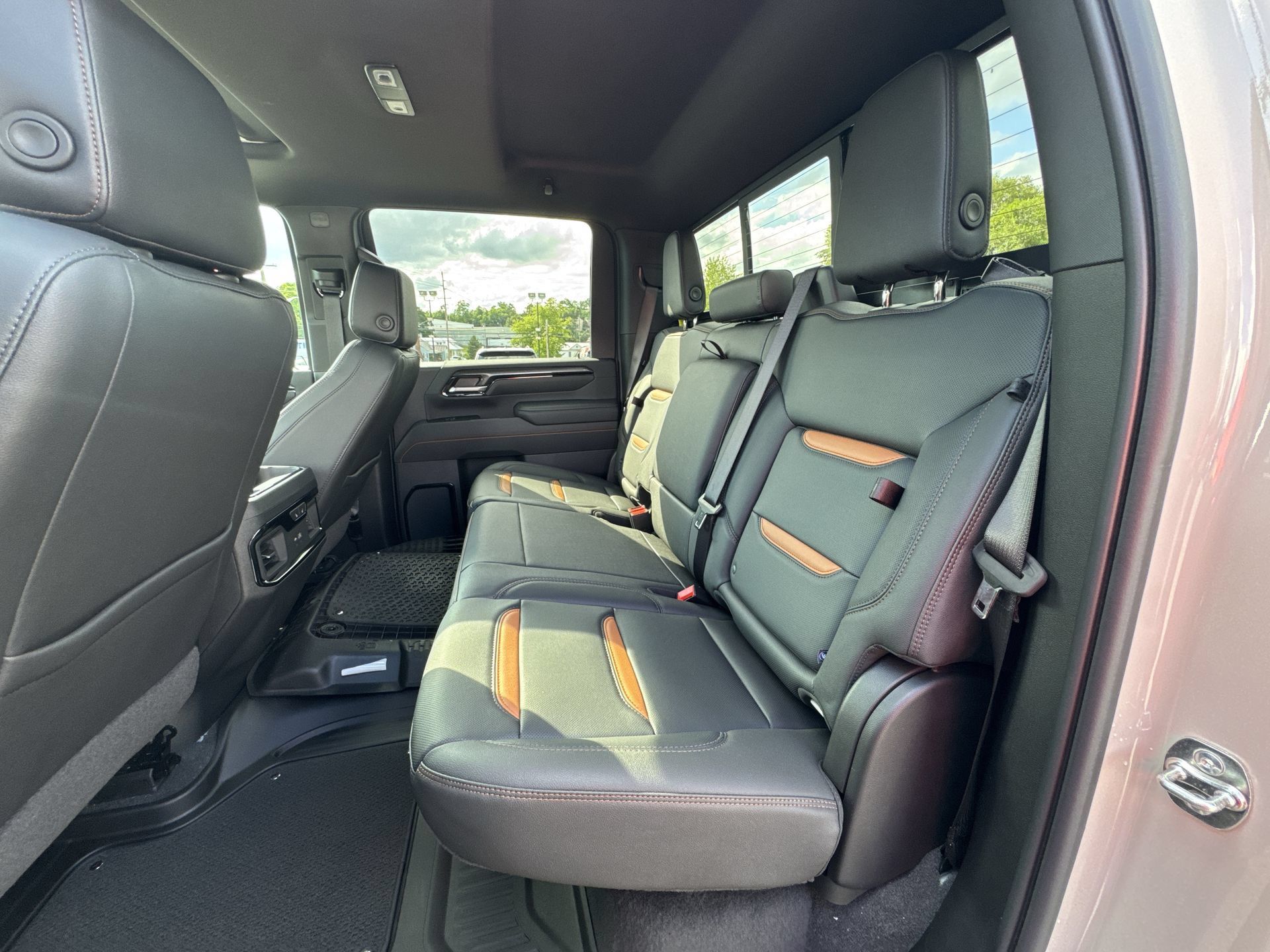 New 2026 GMC Sierra 2500 AT4 w/ AT4 Premium Plus Package AWD/4WD image 25