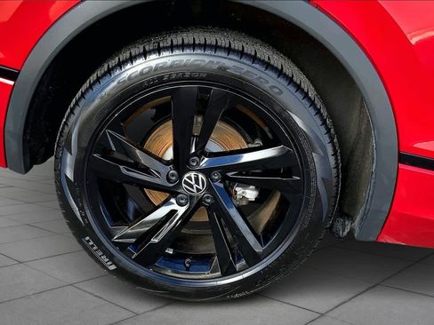 Used 2024 Volkswagen Tiguan SE R-Line image 11