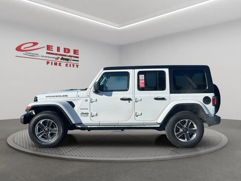 Used 2019 Jeep Wrangler Unlimited Sahara w/ Uconnect 4C Nav & Sound Group image 2