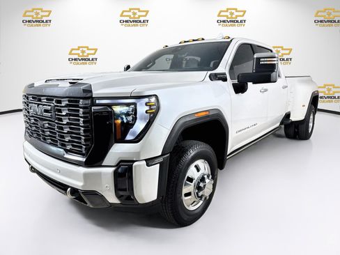 Used 2024 GMC Sierra 3500 Denali Ultimate AWD/4WD image 3