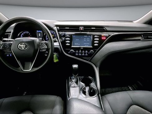 Used 2020 Toyota Camry LE FWD image 7