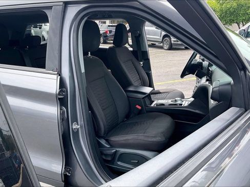 Used 2021 Ford Explorer XLT RWD image 6