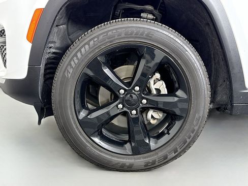 Used 2023 Jeep Grand Cherokee Altitude image 28