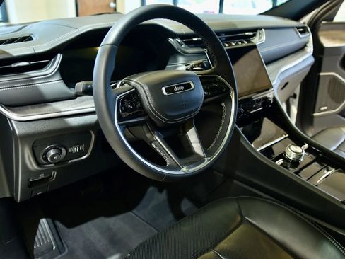 Used 2023 Jeep Grand Cherokee Overland image 11