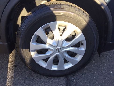 Used 2016 Nissan Rogue S w/ Appearance Package image 38