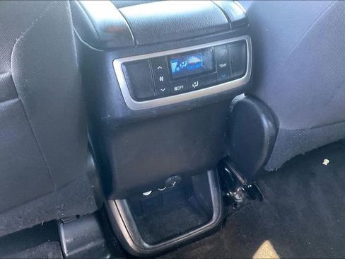 Used 2016 Toyota Highlander LE FWD image 10