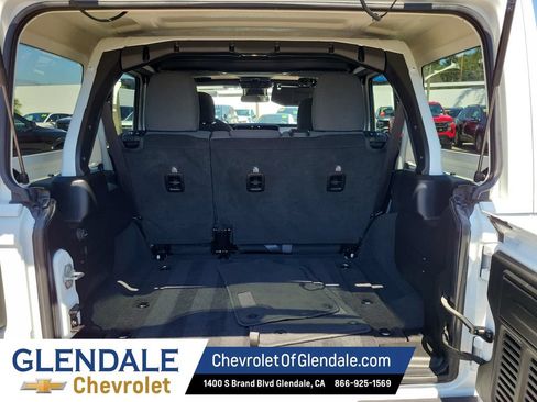 Used 2025 Jeep Wrangler Unlimited Sahara AWD/4WD image 20