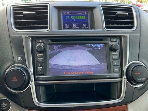 Used 2013 Toyota Highlander Limited image 28