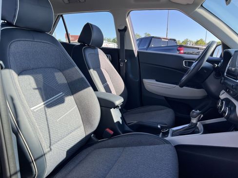 Used 2024 Hyundai Venue Limited FWD image 26