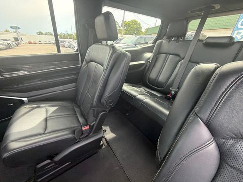 Used 2022 Jeep Wagoneer Series III w/ Premium Group I RWD image 27