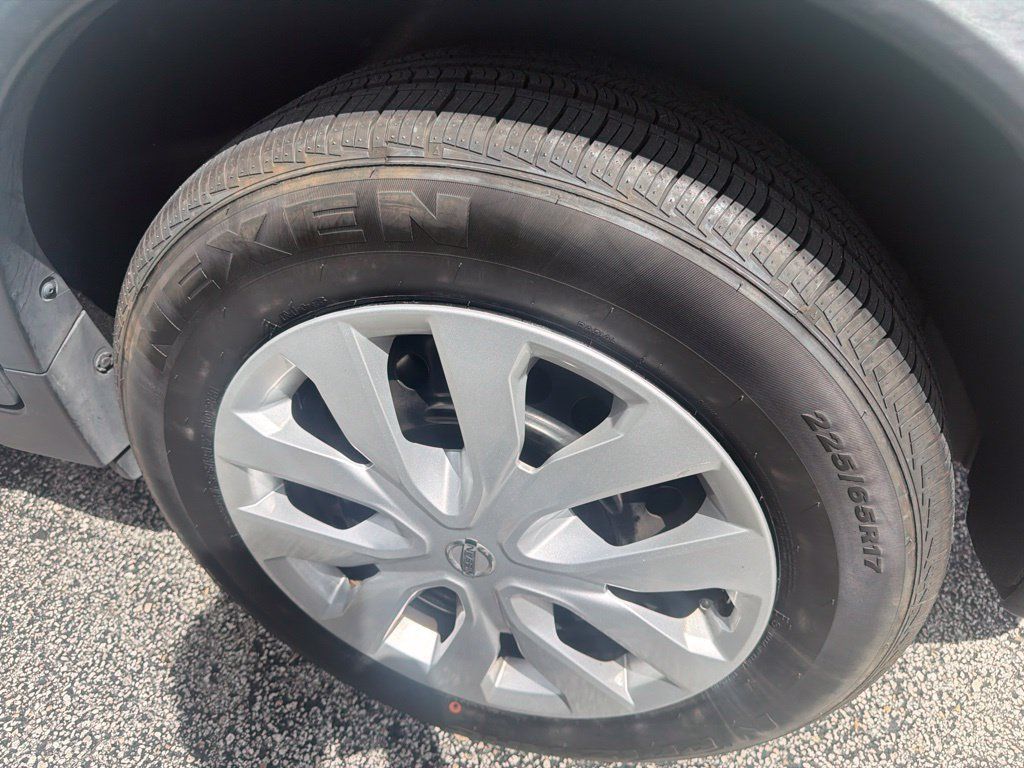 Used 2017 Nissan Rogue S w/ S Appearance Package FWD image 27