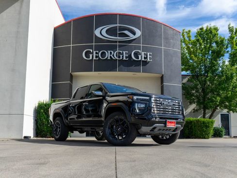 New 2026 GMC Canyon Denali w/ LPO, Denali Black Edition AWD/4WD image 1