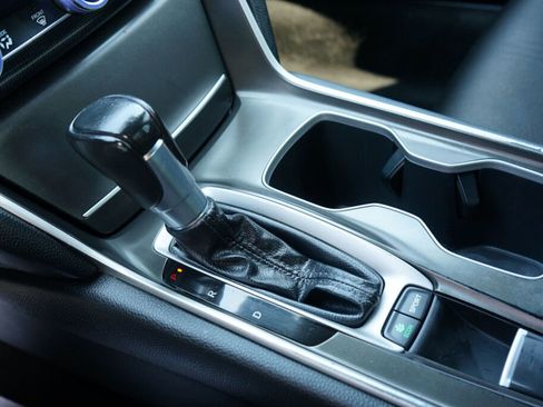 Used 2018 Honda Accord Sport image 19