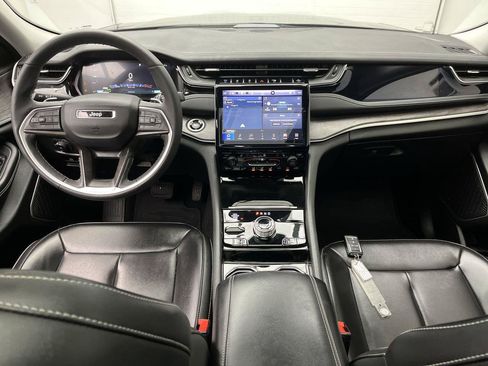 Used 2023 Jeep Grand Cherokee 4WD 4xe image 4