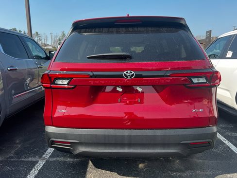 New 2026 Toyota Grand Highlander XLE image 3