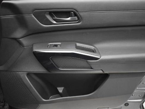 Certified 2025 Nissan Pathfinder SV FWD image 22