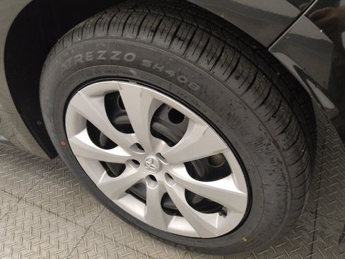 Used 2021 Toyota Corolla LE FWD image 32