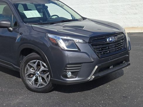 Used 2022 Subaru Forester Premium image 2