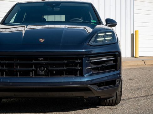 New 2026 Porsche Cayenne Coupe AWD/4WD image 12