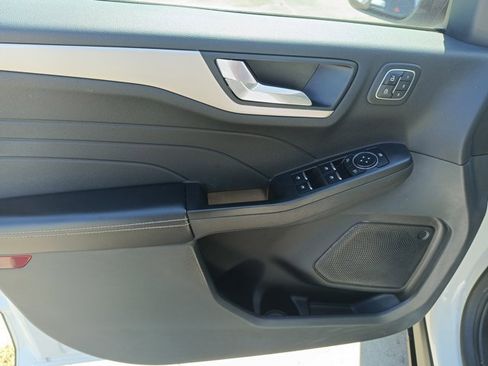 Used 2022 Ford Escape SEL image 5