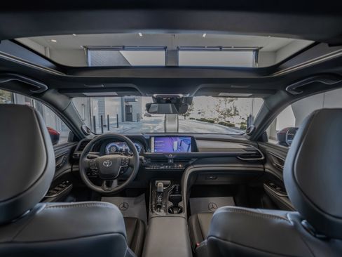 Used 2024 Toyota Crown Platinum image 27