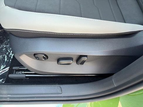 New 2025 Volkswagen Taos SE image 14