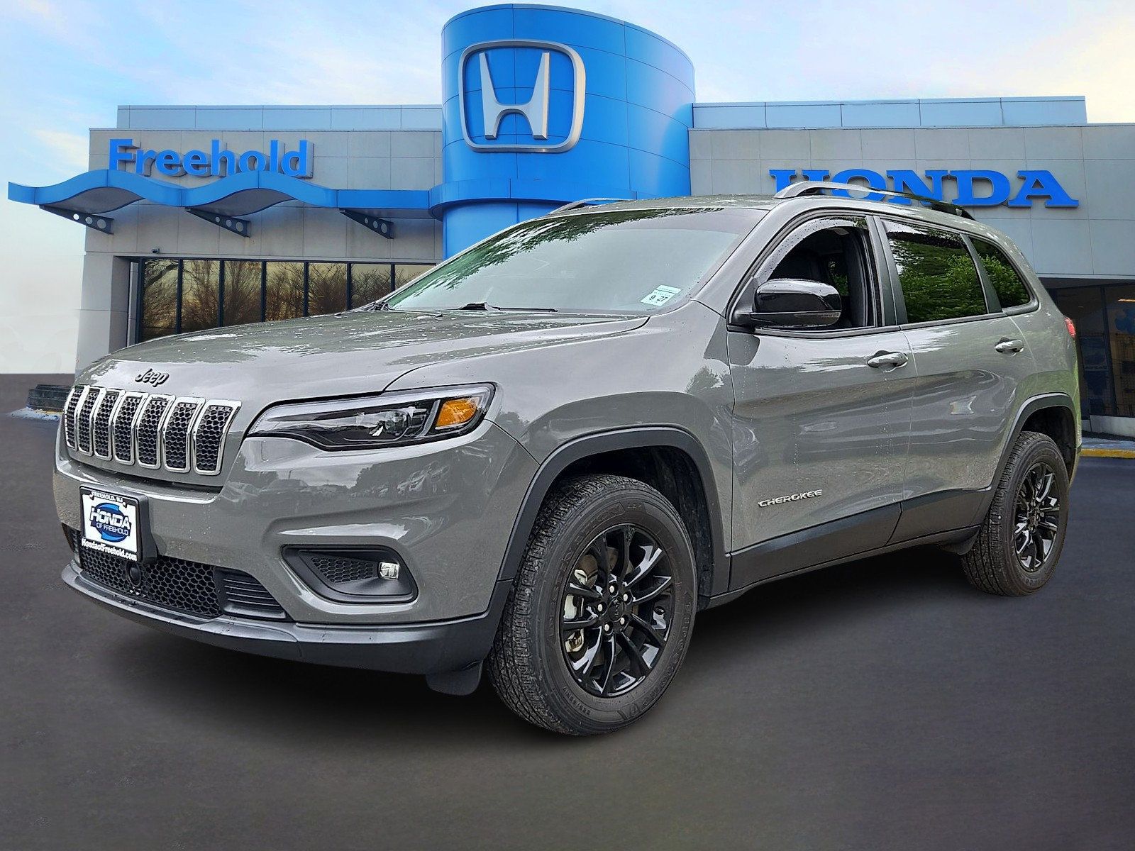 Used 2022 Jeep Cherokee Latitude Lux w/ Mopar Interior Package AWD/4WD image 3