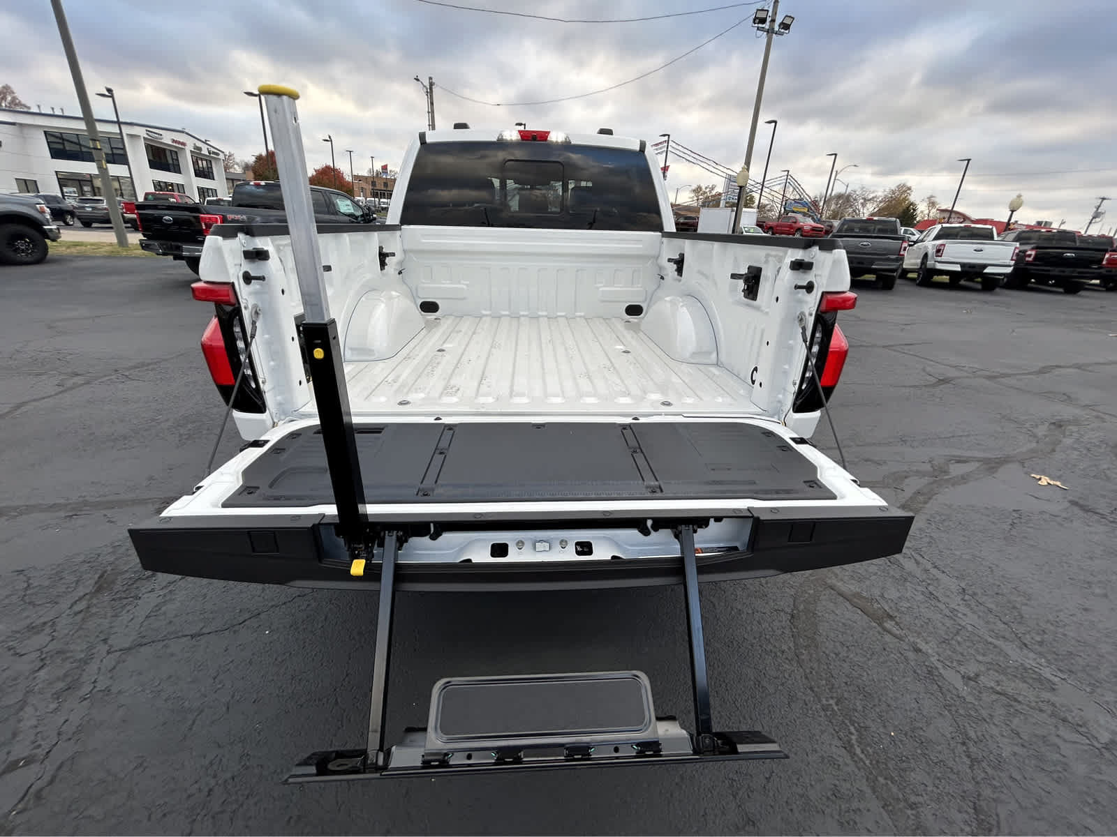 New 2023 Ford F150 Lightning Lariat AWD/4WD image 14