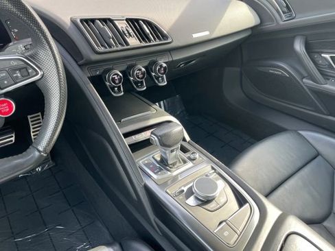 Used 2017 Audi R8 V10 image 23