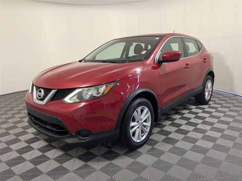 Used 2017 Nissan Rogue Sport S w/ S Appearance Package FWD image 2