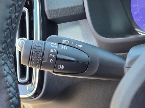 Certified 2025 Volvo XC40 B5 Core AWD/4WD image 23