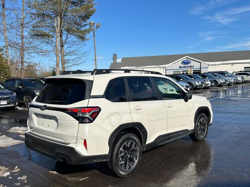 Used 2025 Subaru Forester Premium image 5