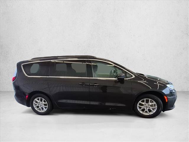 Used 2022 Chrysler Pacifica Touring-L FWD image 4