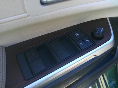 Used 2021 Toyota Sienna XLE image 18