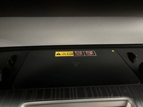 Used 2025 Toyota Sienna XLE image 25