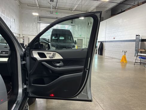 Used 2025 Mercedes-Benz GLE 450 4MATIC w/ AMG Line Exterior image 26