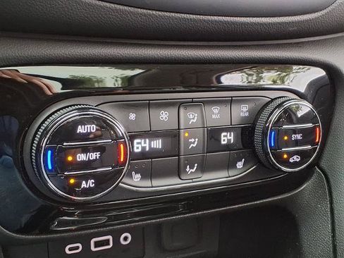 Used 2022 Buick Encore GX Essence w/ Experience Buick Package FWD image 8