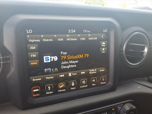 Used 2018 Jeep Wrangler Unlimited Sahara image 15