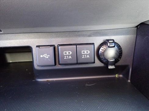 Used 2021 Toyota Highlander Limited image 22