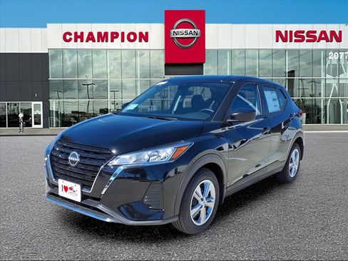 New 2025 Nissan Kicks Play S image 2